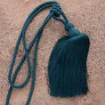 Dekoracyjny sznur do upięć DIANA z ozdobnym chwostem - 67 cm - ciemnoturkusowy 1