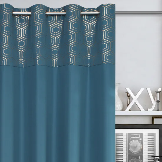 Zasłona DAFNE z gładkiej matowej tkaniny z ozdobnym pasem z geometrycznym złotym nadrukiem w górnej części - 140 x 240 cm - niebieski