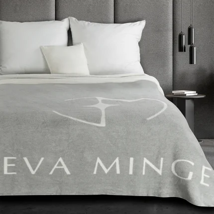 EVA MINGE Miękki dwustronny koc SILK akrylowo-bawełniany z logo EVA MINGE Miękki dwustronny koc SILK akrylowo-bawełniany z logo - 220 x 240 cm