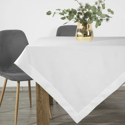 DIVA LINE Obrus jednokolorowy z tkaniny z połyskiem obszyty szeroką kantą DIVA LINE Obrus jednokolorowy z tkaniny z połyskiem obszyty szeroką kantą - 160 x 400 cm