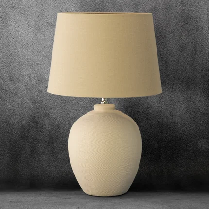 Lampa stołowa TINA na ceramicznej podstawie w stylu boho z abażurem z imitacji lnu Lampa stołowa TINA na ceramicznej podstawie w stylu boho z abażurem z imitacji lnu - 33 x 41 x 64 cm