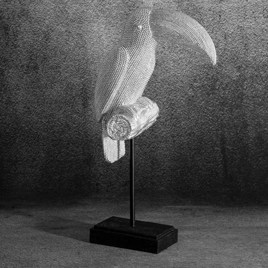 Tukan - figurka dekoracyjna ELDO o drobnym strukturalnym wzorze, srebrna - 22 x 11 x 39 cm - srebrny