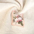 Ręcznik z naszywaną aplikacją z kwiatami - 50 x 90 cm - beżowy 5