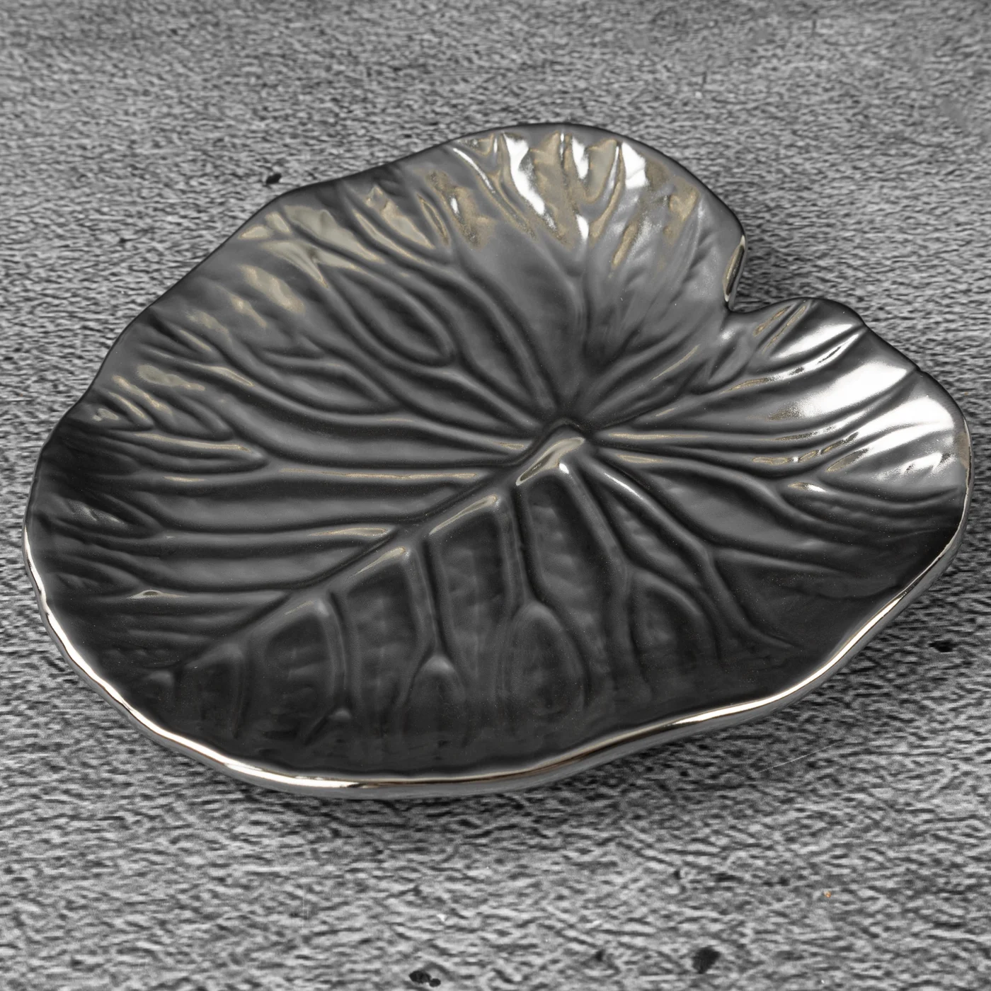 Patera ceramiczna KALINA w formie liścia z wytłoczeniami