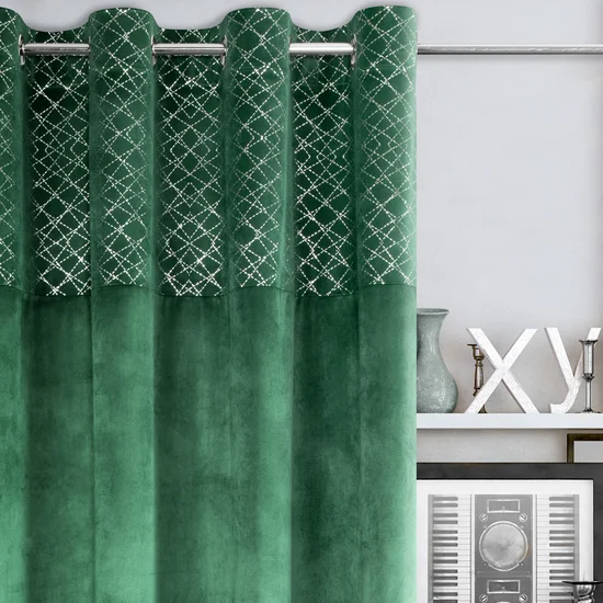 DESIGN 91 Zasłona z welwetu z ozdobnym pasem ze srebrnym geometrycznym nadrukiem w górnej części - 140 x 250 cm - zielony