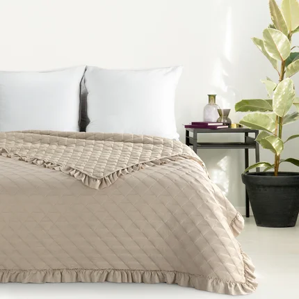 EUROFIRANY CLASSIC Narzuta VANESA obszyta falbaną pikowana techniką hot press EUROFIRANY CLASSIC Narzuta VANESA obszyta falbaną pikowana techniką hot press - 170 x 210 cm