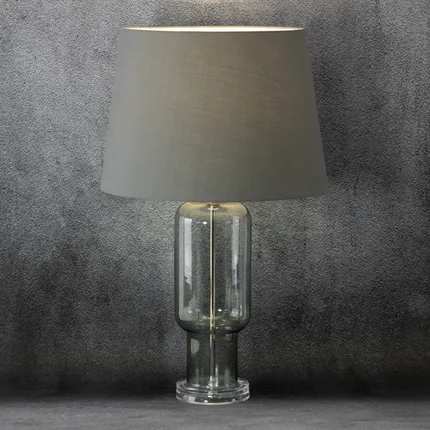 Lampa stołowa LILA na podstawie z przezroczystego szkła z abażurem z matowej tkaniny Lampa stołowa LILA na podstawie z przezroczystego szkła z abażurem z matowej tkaniny - 32 x 40 x 66 cm