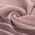 Ręcznik PATI  70X140 cm utkany w miękkie pasy i podkreślony żakardową bordiurą pudrowy - 70 x 140 cm - pudrowy róż 5