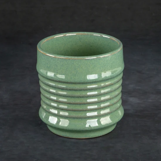 Donica ceramiczna SAMI minimalistyczna, o kształcie walca ze żłobieniami - ∅ 11 x 11 cm - zielony