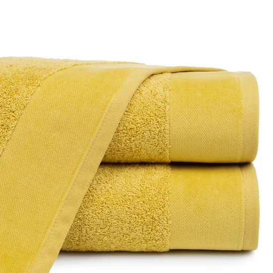 EVA MINGE Ręcznik JULITA gładki z miękką szenilową bordiurą - 50 x 90 cm - musztardowy