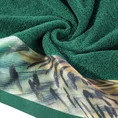 EWA MINGE Ręcznik COLLIN z bordiurą zdobioną fantazyjnym nadrukiem - 50 x 90 cm - butelkowy zielony 5