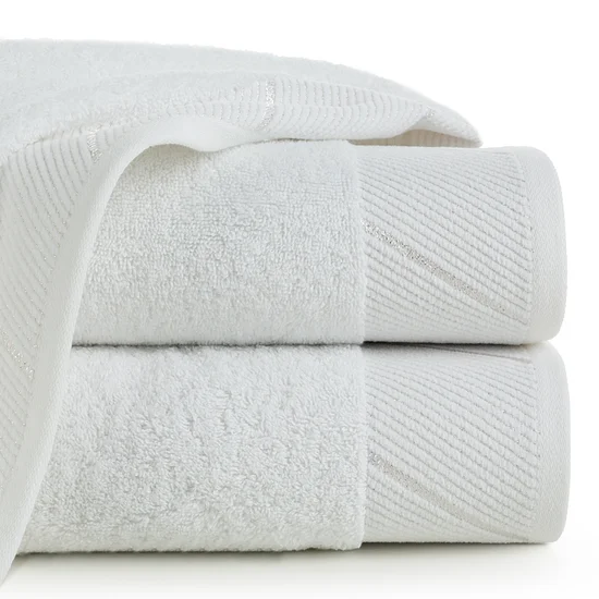Ręcznik z szenilową bordiurą w błyszczące ukośne paski - 30 x 50 cm - biały