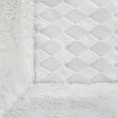 Narzuta INGRID o strukturze futra z wytłaczanym wzorem z rombami - 170 x 210 cm - kremowy 4