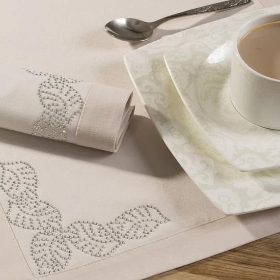 Komplet serwet OLIWIA z tkaniny z dodatkiem bawełny zdobiony aplikacją z kryształów - 32 x 45 cm - beżowy