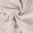 Ręcznik z bordiurą zdobioną aplikacją z trójwymiarowymi haftowanymi kwiatuszkami - 50 x 90 cm - pudrowy 5