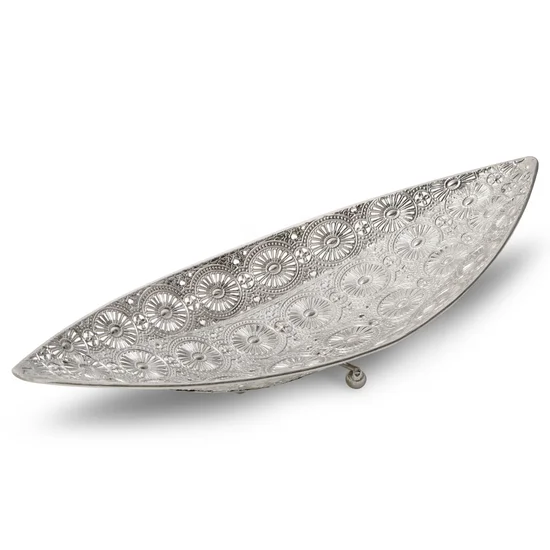 Ażurowa patera dekoracyjna AMELI w kształcie łódki - 46 x 16 x 9 cm - srebrny