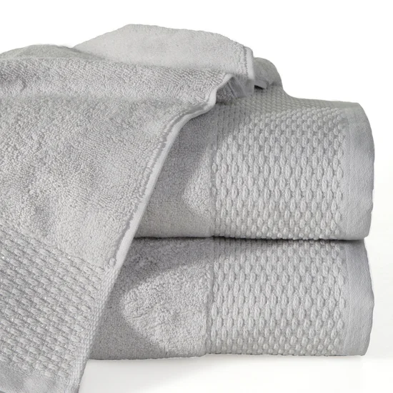 DIVA LINE Ręcznik MIKA w kolorze srebrnym, z bordiurą podkreśloną srebrną nitką - 70 x 140 cm - srebrny