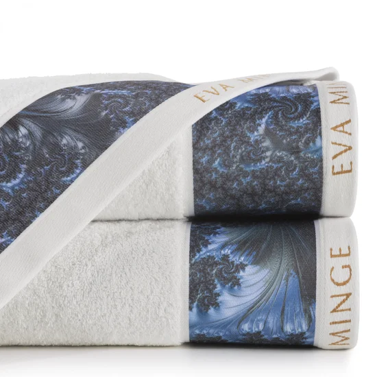 EWA MINGE Ręcznik AISHA  z bordiurą zdobioną designerskim nadrukiem - 70 x 140 cm - kremowy