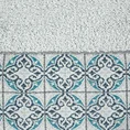 Ręcznik z żakardową bordiurą i geometrycznym wzorem - 70 x 140 cm - srebrny 2