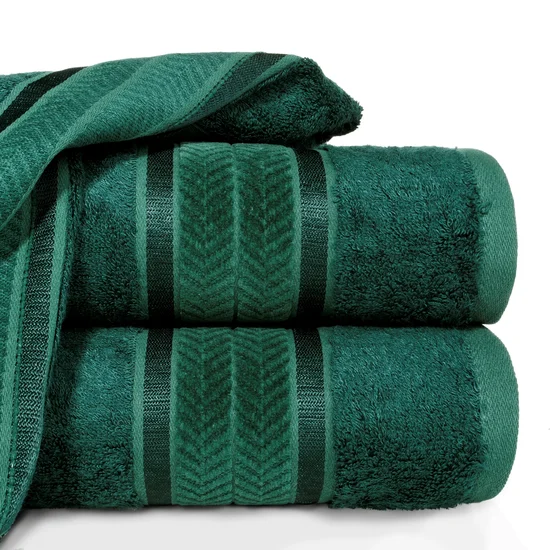 EUROFIRANY PREMIUM Ręcznik MIRO w kolorze butelkowej zieleni, z włókien bambusowych z żakardową bordiurą zdobioną lśniącymi paskami - 50 x 90 cm - butelkowy zielony