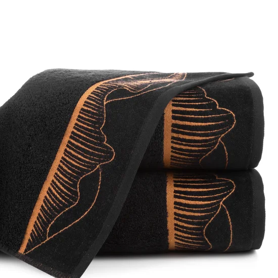 LIMITED COLLECTION ręcznik SALVIA z welwetową bordiurą z motywem płatków peonii PASJA CZERNI - 70 x 140 cm - czarny