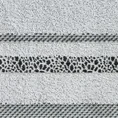 Ręcznik TESSA z bordiurą w cętki inspirowany dziką naturą - 30 x 50 cm - jasnopopielaty 2