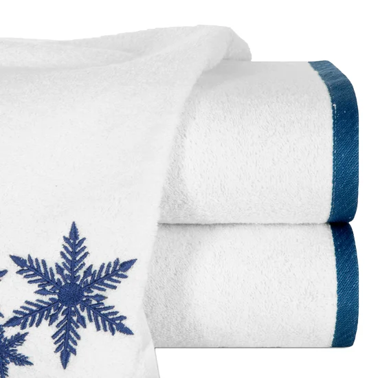 Ręcznik CAROL 01 z haftem ze śnieżynkami - 50 x 90 cm - biały