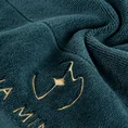 EVA MINGE Ręcznik GAJA z bawełny frotte z welwetową bordiurą i haftem z logo kolekcji - 50 x 90 cm - ciemnozielony 5