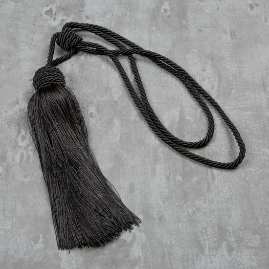 Dekoracyjny sznur do upięć z chwostem - 64 cm - czarny