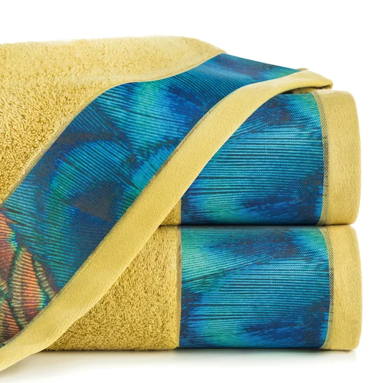 EWA MINGE Ręcznik CAMILA z bordiurą zdobioną designerskim nadrukiem - 50 x 90 cm - musztardowy