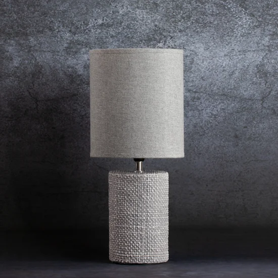 Lampa AGIS na ceramicznej podstawie z wytłaczanym wzorem tkaniny - ∅ 20 x 43 cm - stalowy