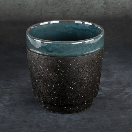 Ceramiczna osłonka na donicę HANI z chropowatą powierzchnią Ceramiczna osłonka na donicę HANI z chropowatą powierzchnią - ∅ 16 x 16 cm