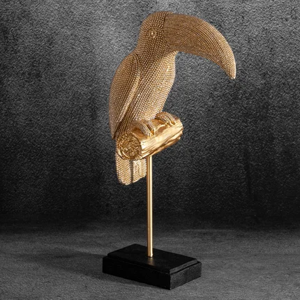 Tukan - figurka dekoracyjna ELDO o drobnym strukturalnym wzorze, złota Tukan - figurka dekoracyjna ELDO o drobnym strukturalnym wzorze, złota - 22 x 11 x 39 cm