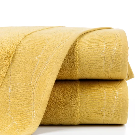 Ręcznik METALIC z  żakardową bordiurą z motywem liści bananowca wykonanym złotą nicią - 70 x 140 cm - musztardowy