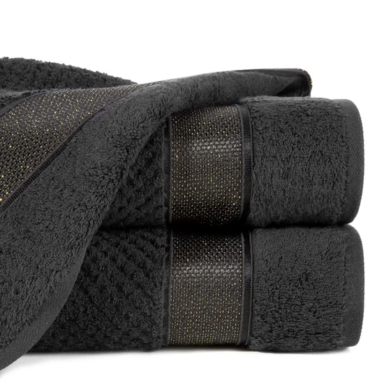 Ręcznik z ozdobną bordiurą z błyszczącą nicią - 70 x 140 cm - czarny