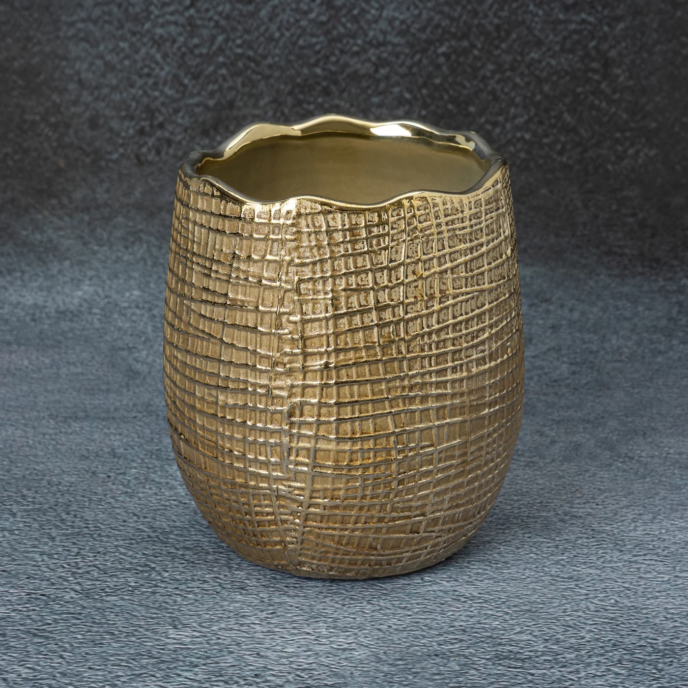 Wazon ceramiczny SELMA z wytłaczanym wzorem brązowo-złoty