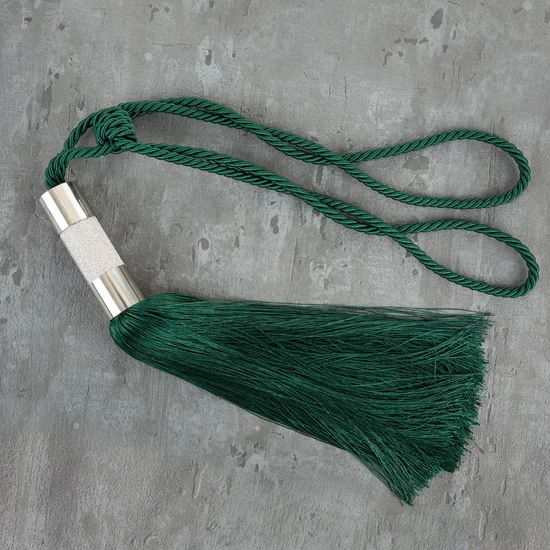 Dekoracyjny sznur MONA do upięć z chwostem z metalową obrączką i brokatową aplikacją - 76 x 38 cm - ciemnoturkusowy