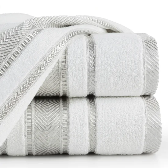 Ręcznik z żakardową błyszczącą bordiurą - 70 x 140 cm - biały