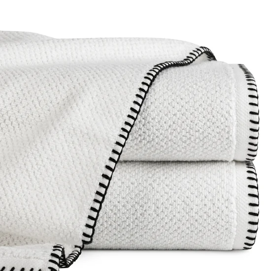 Ręcznik MABEL z kontrastującym obszyciem na krawędzi - 70 x 140 cm - biały