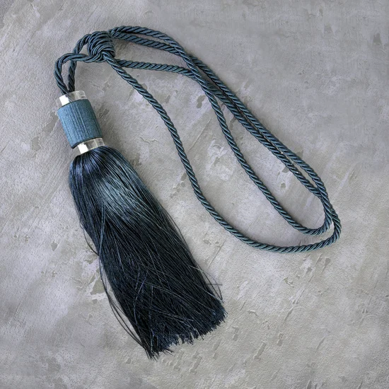 Dekoracyjny sznur do upięć z chwostem z kryształowymi obrączkami - 60 x 25 cm - ciemnoniebieski