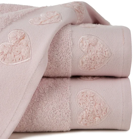 Ręcznik KAMILA bawełniany z ozdobną  bordiurą w formie serc wypełnionych różyczkami - 50 x 90 cm - pudrowy róż
