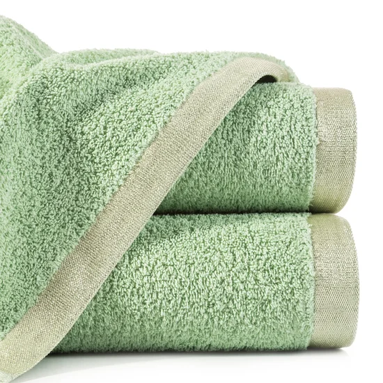 Ręcznik z delikatną bordiurą - 70 x 140 cm - miętowy