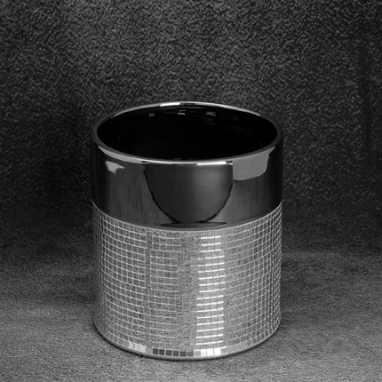 Osłona na donicę MIRONA zdobiona drobnymi witrażowymi lusterkami Osłona na donicę MIRONA zdobiona drobnymi witrażowymi lusterkami - ∅ 15 x 15 cm