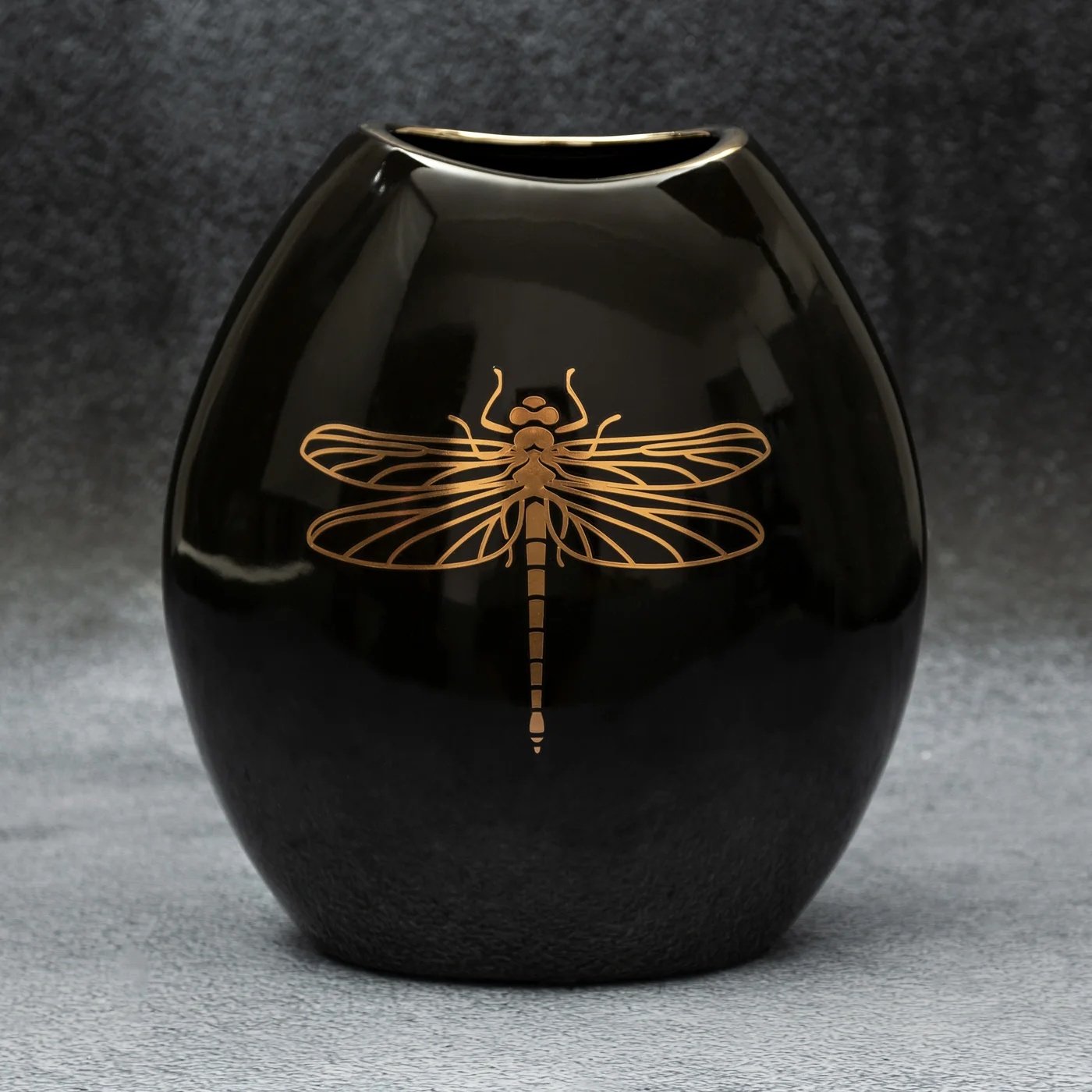 Wazon ceramiczny z nadrukiem złotej ważki