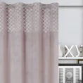 Zasłona z welwetu z ozdobnym pasem z geometrycznym srebrnym nadrukiem w górnej części - 140 x 250 cm - pudrowy róż 1