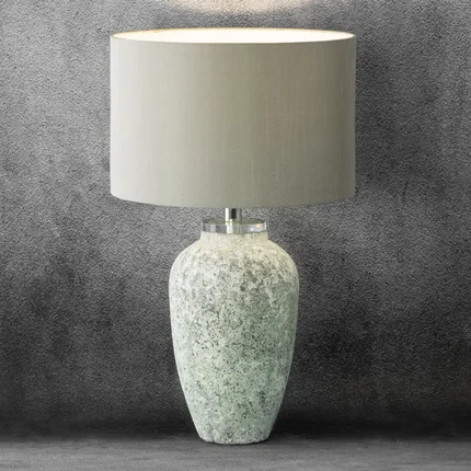 Lampa stołowa FIONA na szklanej podstawie z abażurem z matowej tkaniny Lampa stołowa FIONA na szklanej podstawie z abażurem z matowej tkaniny - ∅ 35 x 59 cm