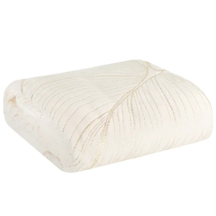 LIMITED COLLECTION Koc BLANCA 4 miękki i delikatny w dotyku zdobiony motywem dużych liści lilii wodnej MAGIA BIELI LIMITED COLLECTION Koc BLANCA 4 miękki i delikatny w dotyku zdobiony motywem dużych liści lilii wodnej MAGIA BIELI - 150 x 200 cm