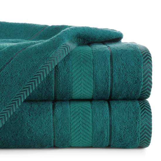 Ręcznik z żakardową bordiurą w geometrycznym stylu - 70 x 140 cm - turkusowy