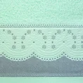 Ręcznik z żakardową bordiurą zdobioną drobnymi kwiatuszkami - 70 x 140 cm - miętowy 2
