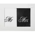 Komplet ręczników z haftem Mrs&Mr w kartonowym opakowaniu - 47 x 37 x 7 cm - biały 1